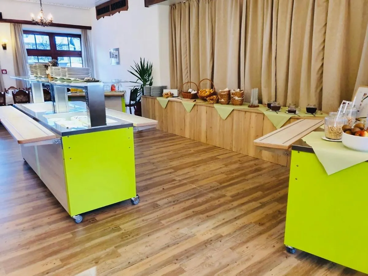 Hotel Krone Oberperfuss 3*,  Austria