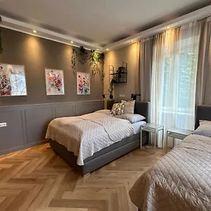 Apartment Book-a-room 31