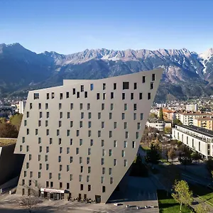 Hilton Garden Tivoli Hotel